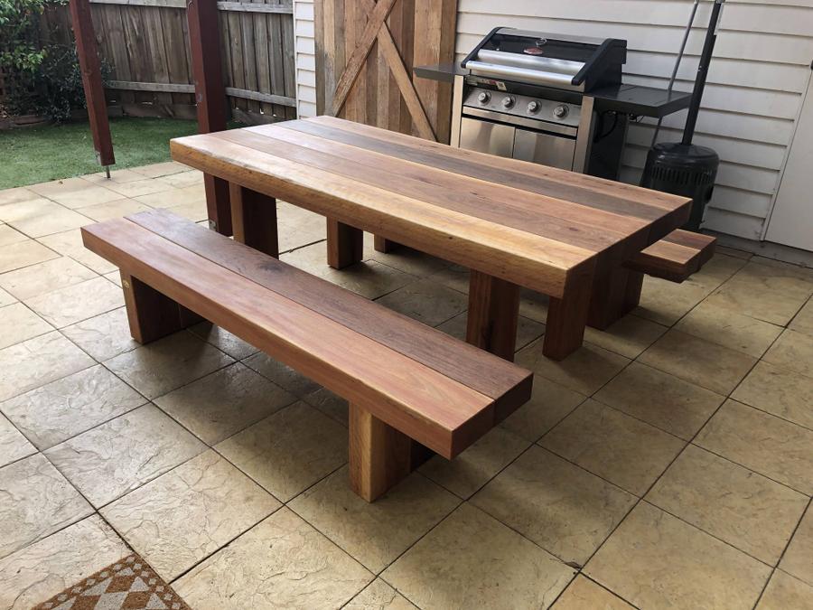 Outdoor Tables & Settings