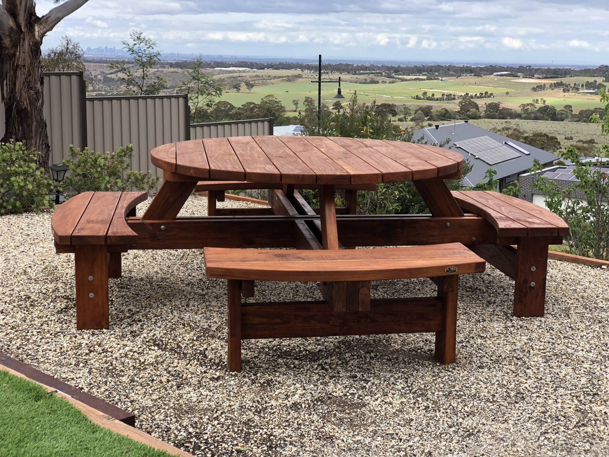 TK Heritage Round Picnic Table